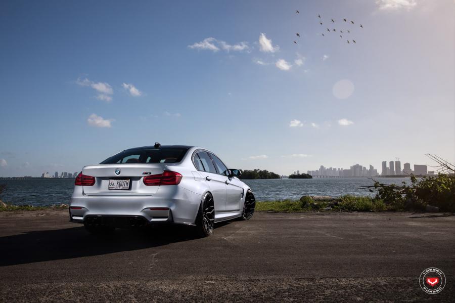  BMW M3 Sedan on Vossen Wheels (S17-01) 2018 года  (фото 10 из 33)